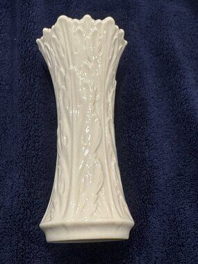 ✨ Lenox Ivory Vase – Textured Floral Design – Elegant Vintage Decor ✨